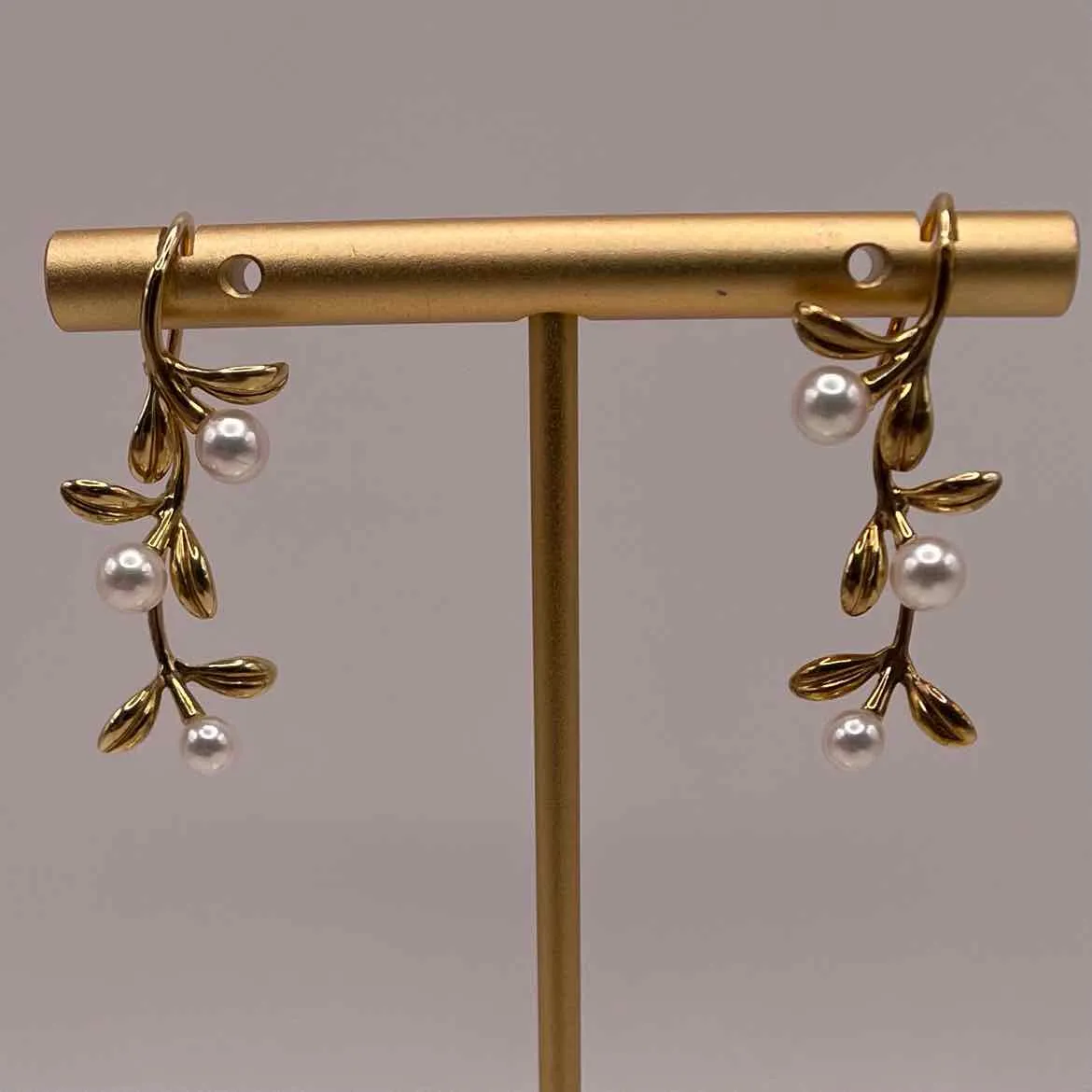 14K YELLOW GOLD MIKIMOTO PEARL EARRING