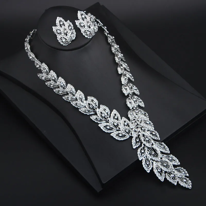 American exaggerated feather diamond clavicle short necklace four-piece set of women's accessories