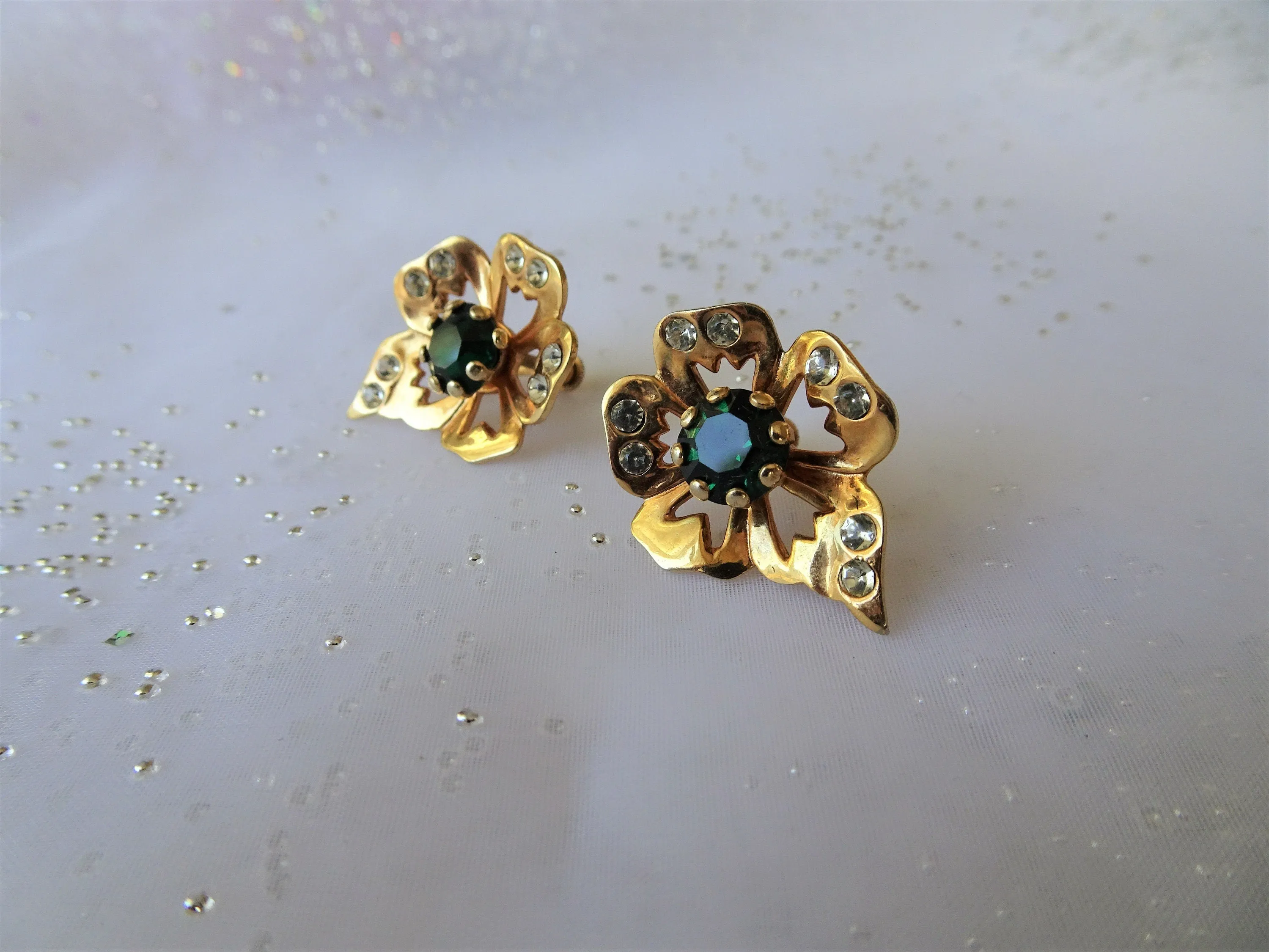 DAZZLING Glass Floral Earrings,Mirror Like Gold Metal Green Art Glass and White Rhinestones,Screw Back Earrings,Collectible Vintage Jewelry