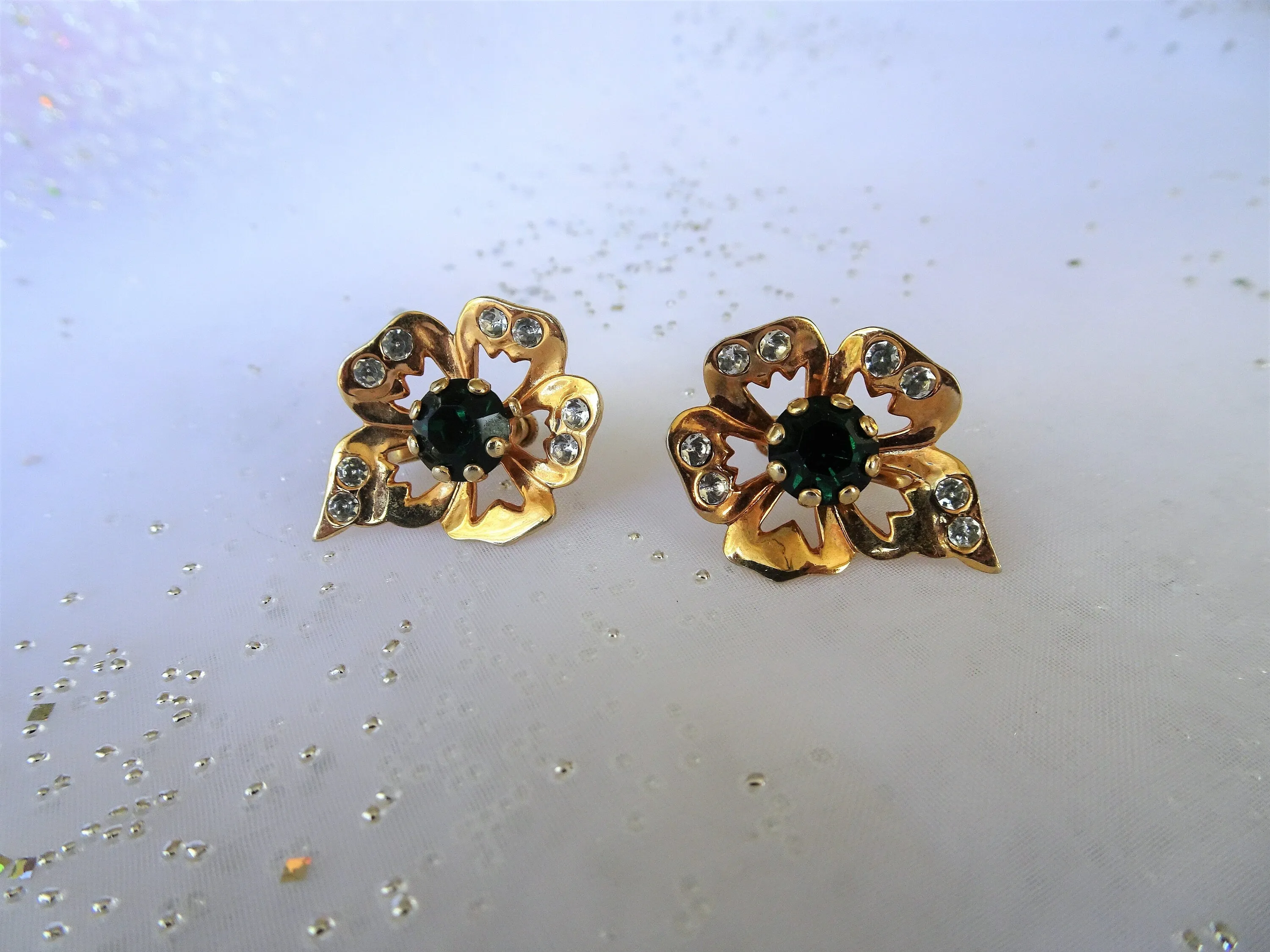 DAZZLING Glass Floral Earrings,Mirror Like Gold Metal Green Art Glass and White Rhinestones,Screw Back Earrings,Collectible Vintage Jewelry