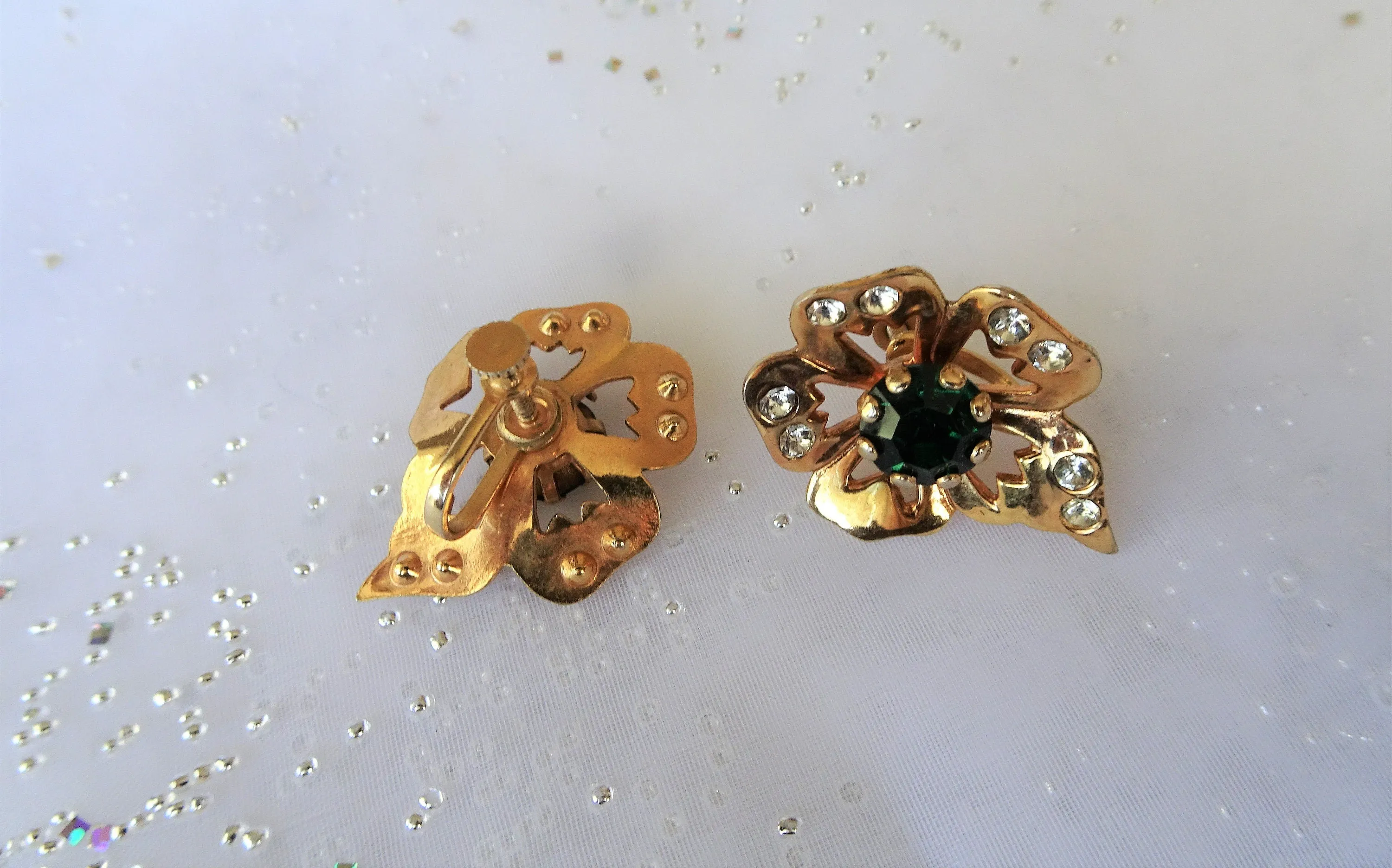 DAZZLING Glass Floral Earrings,Mirror Like Gold Metal Green Art Glass and White Rhinestones,Screw Back Earrings,Collectible Vintage Jewelry