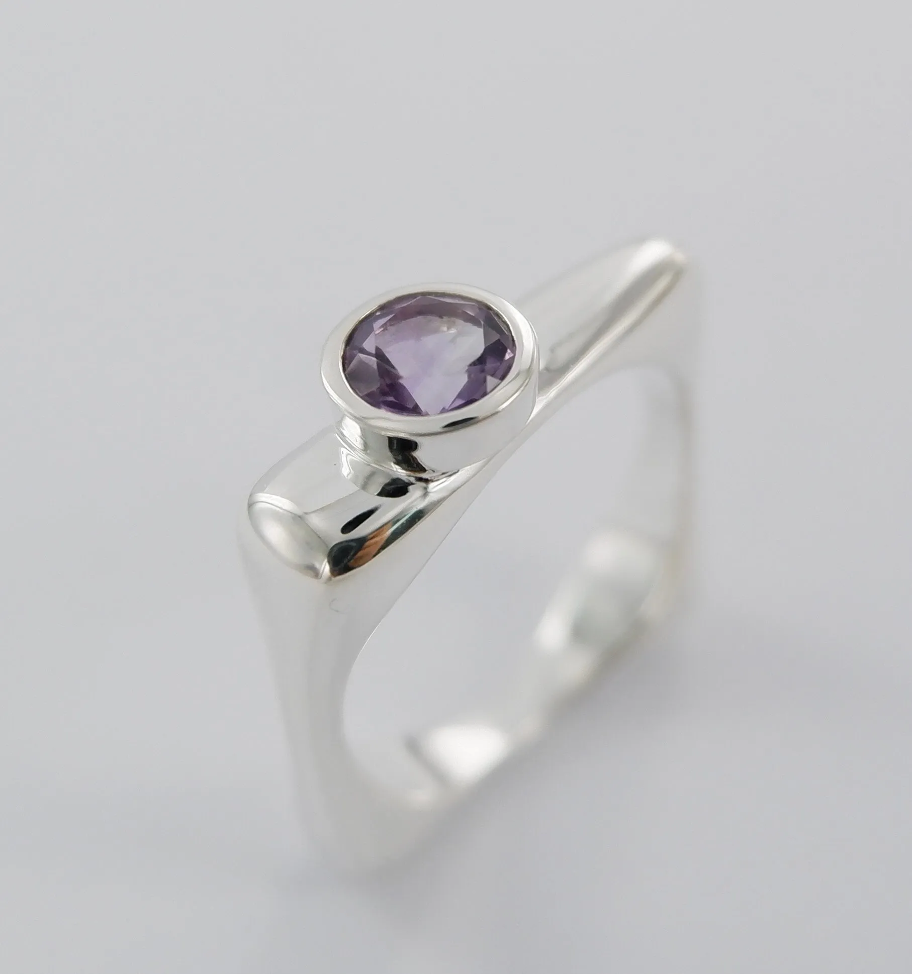 Flat Top Ring with Gems Ai104