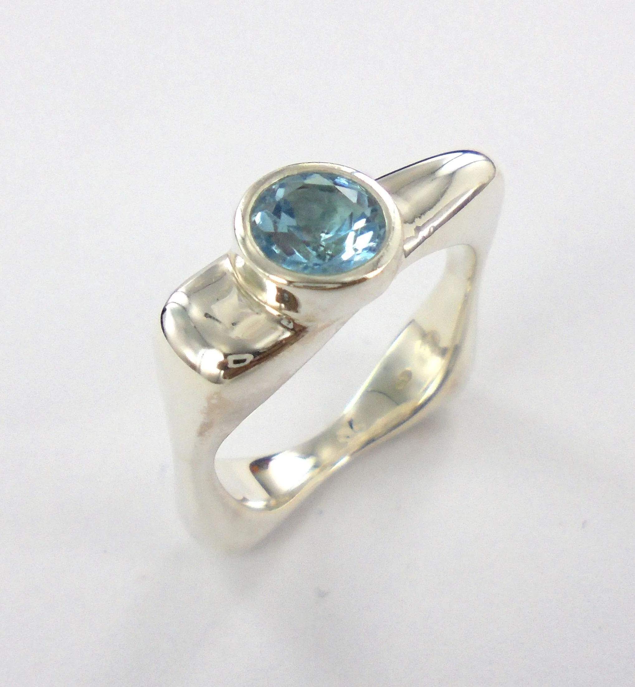 Flat Top Ring with Gems Ai104