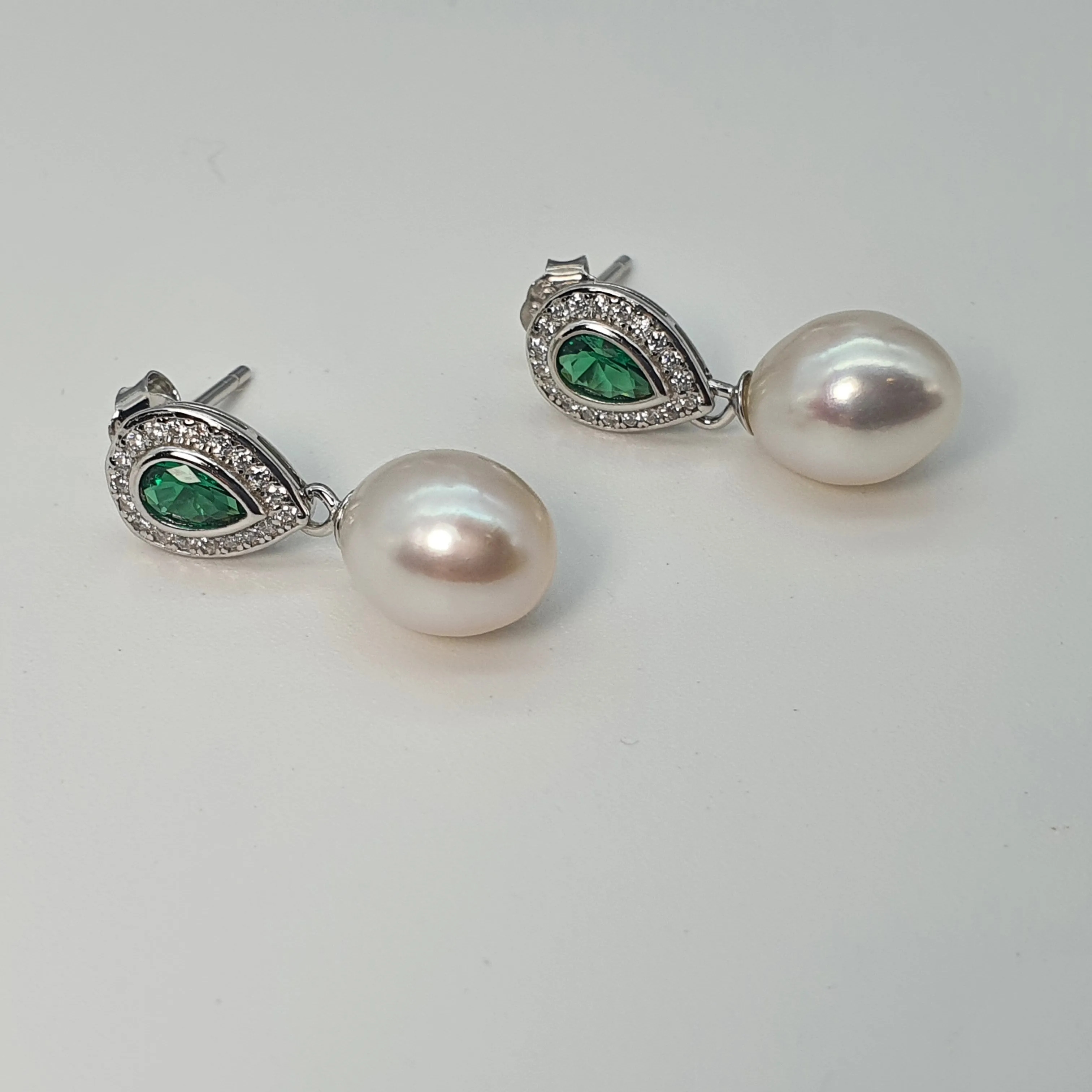 Freshwater Cultured Pearl Green Oval Set, Sterling silver