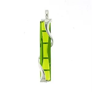 High-Polished 925 Sterling Silver Pendant with Synthetic Synthetic Glass in Peridot for Women Peridot Stone Color Style LOA560