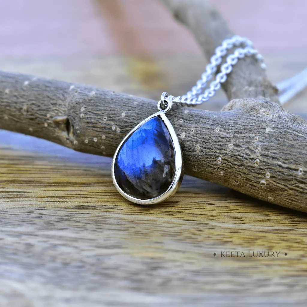 Magic Drop  - Labradorite Necklace