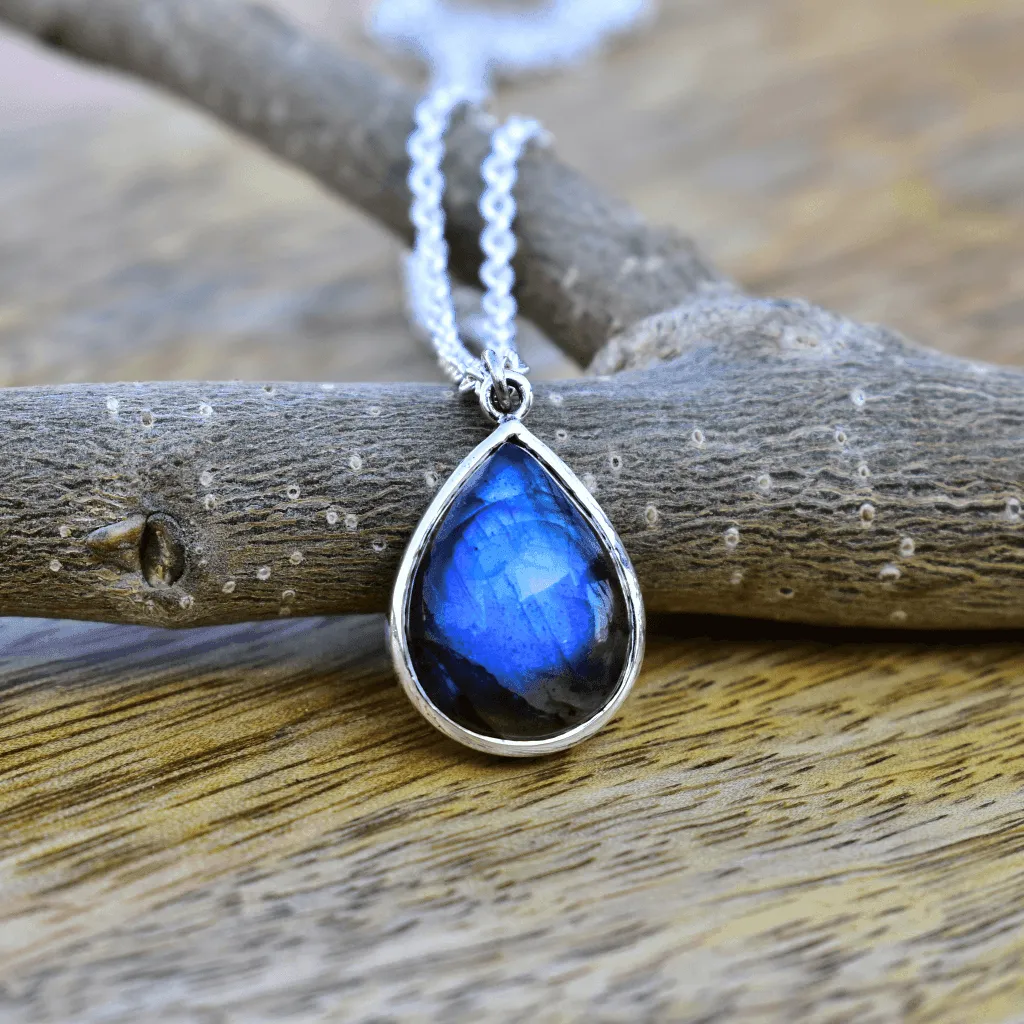 Magic Drop  - Labradorite Necklace