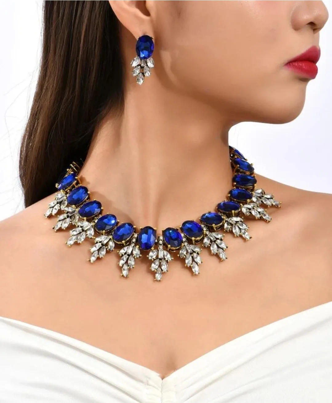 Statement Gemstone collar neckpiece.